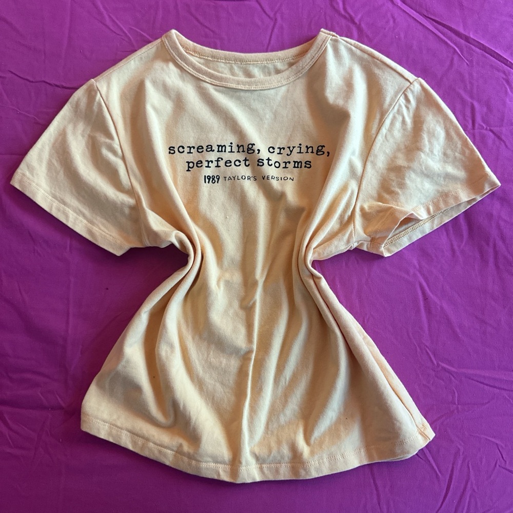 Taylor Swift 1989 “Screaming Cryinf Perfect Storms” Graphic Short Sleeve Tee